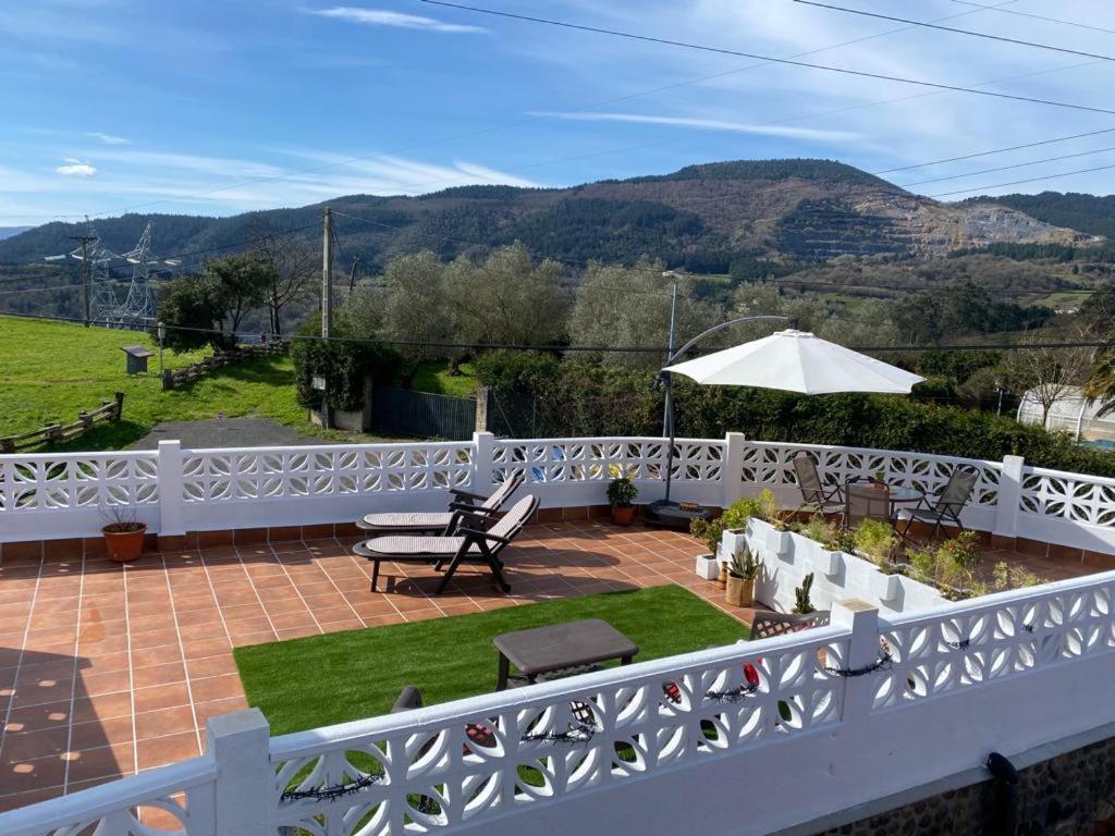 Apartamento Bilbo Near Atico Rural Con Terraza Basauri Exterior foto